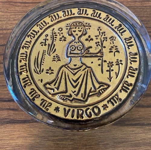 Vintage golden crown - e, &r