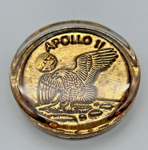 Vintage golden crown r - golden,